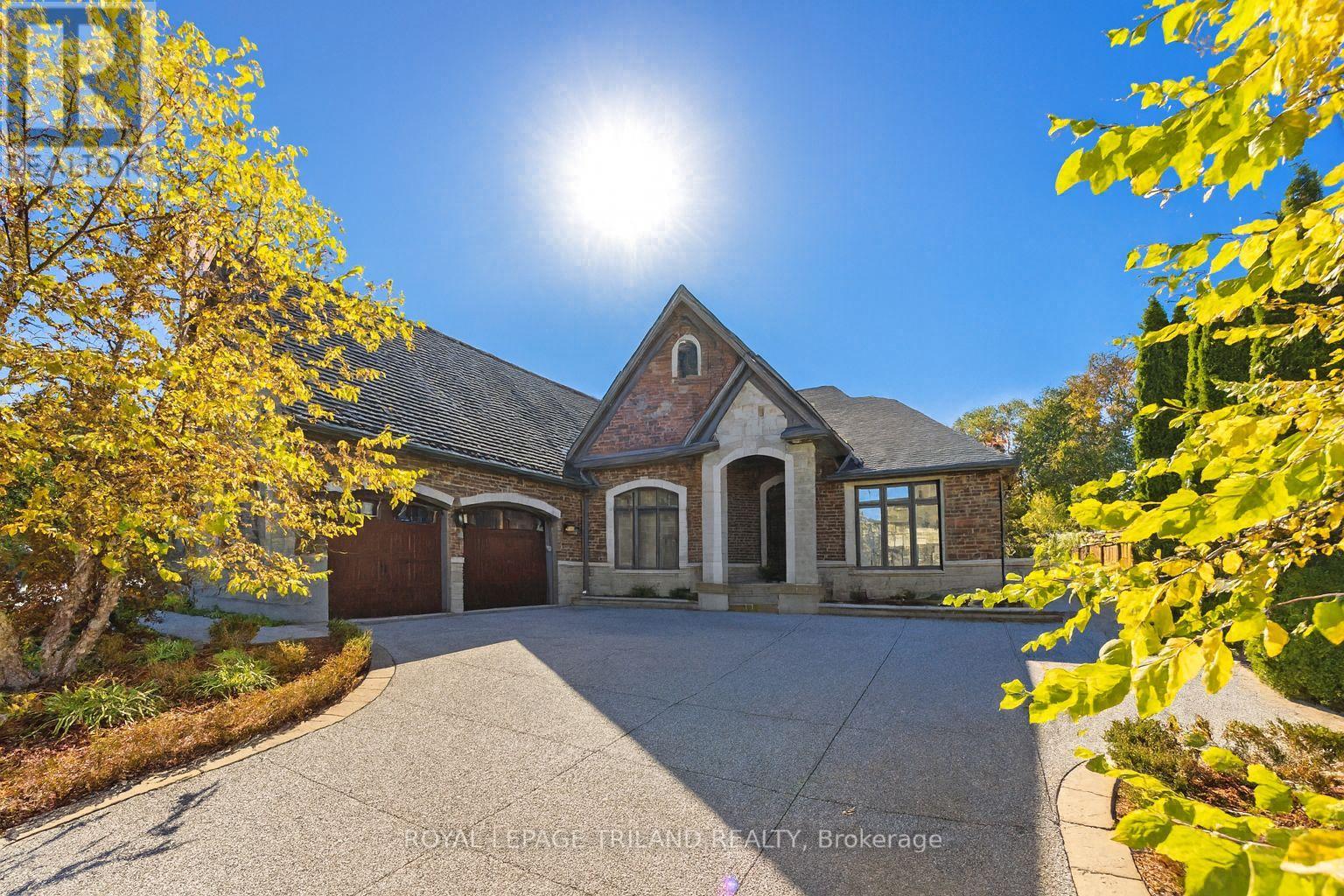 2259 WATERSIDE TERRACE, London North (North R)