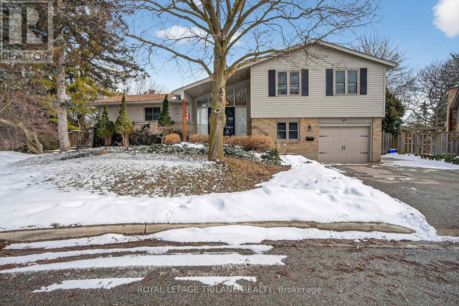 88 SALEM COURT, London South (South P)