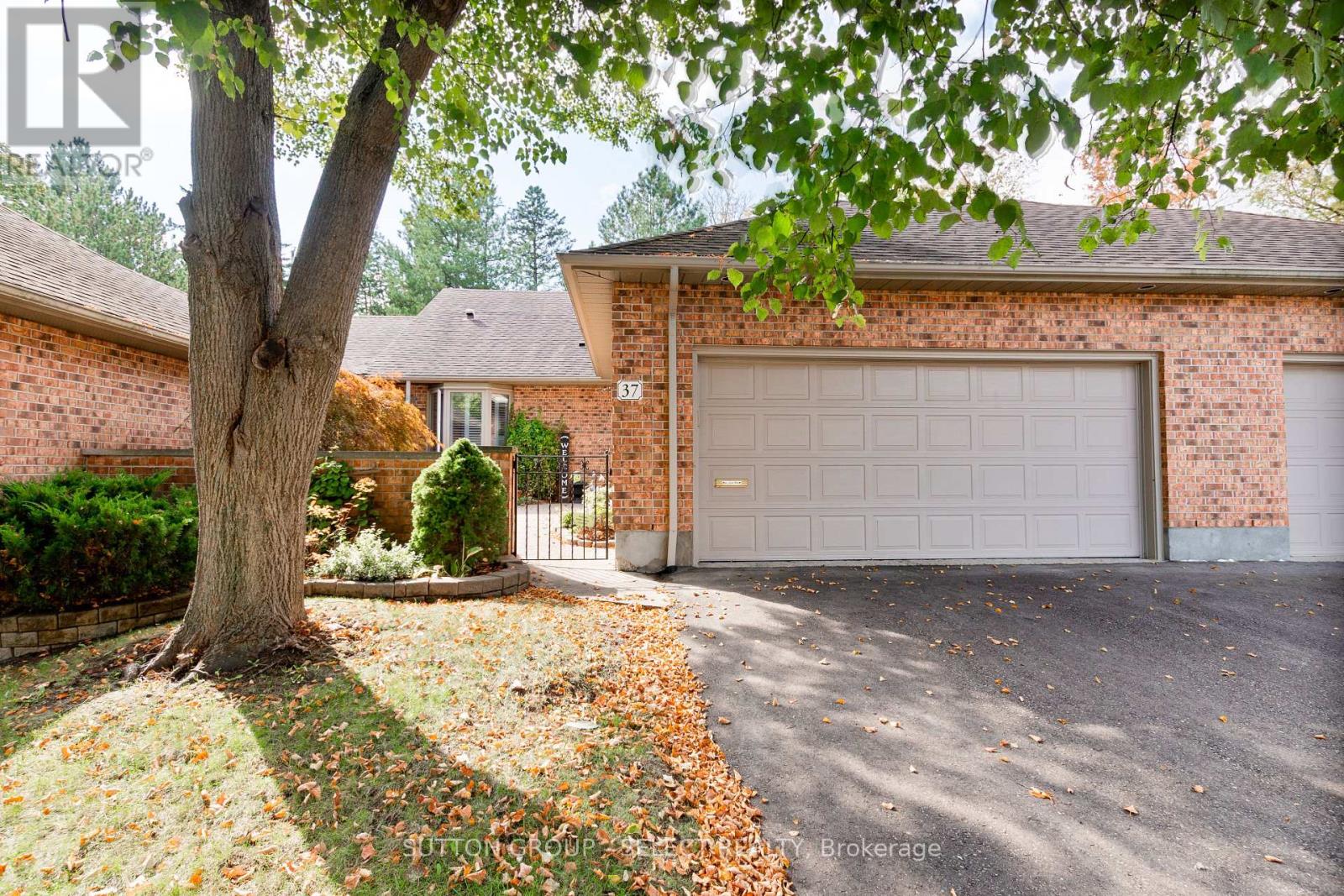 37 - 1443 COMMISSIONERS ROAD W, London South (South B)