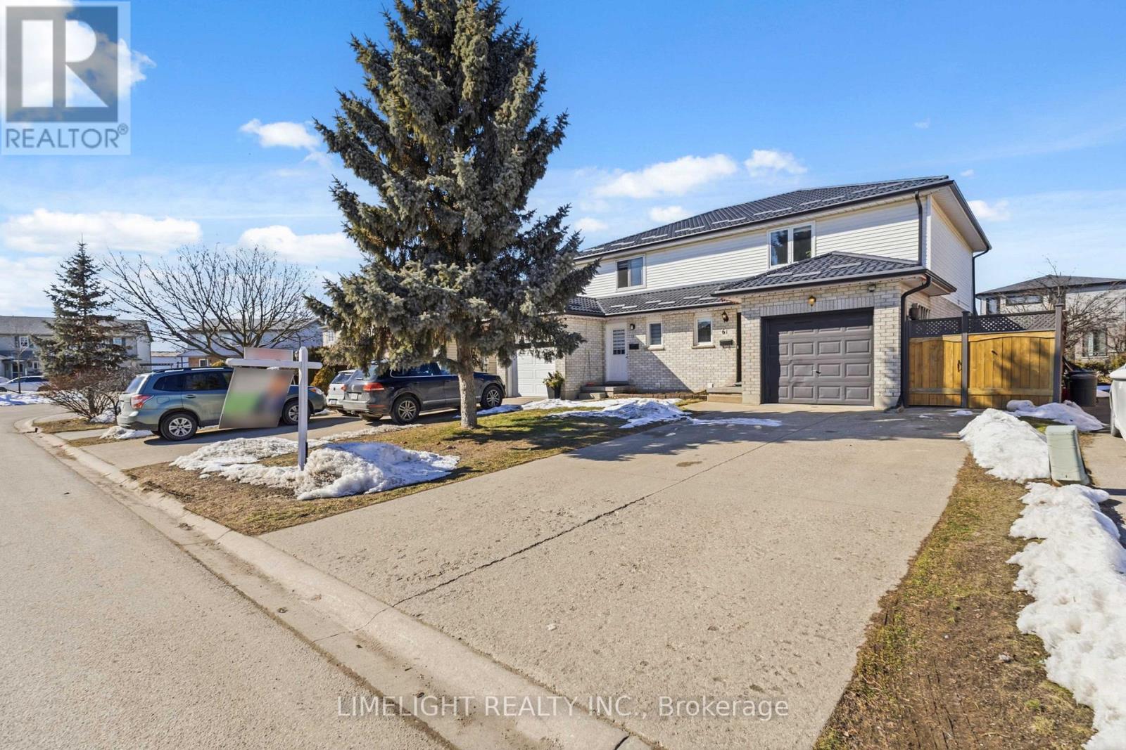 61 JULIA COURT, London East (East A)