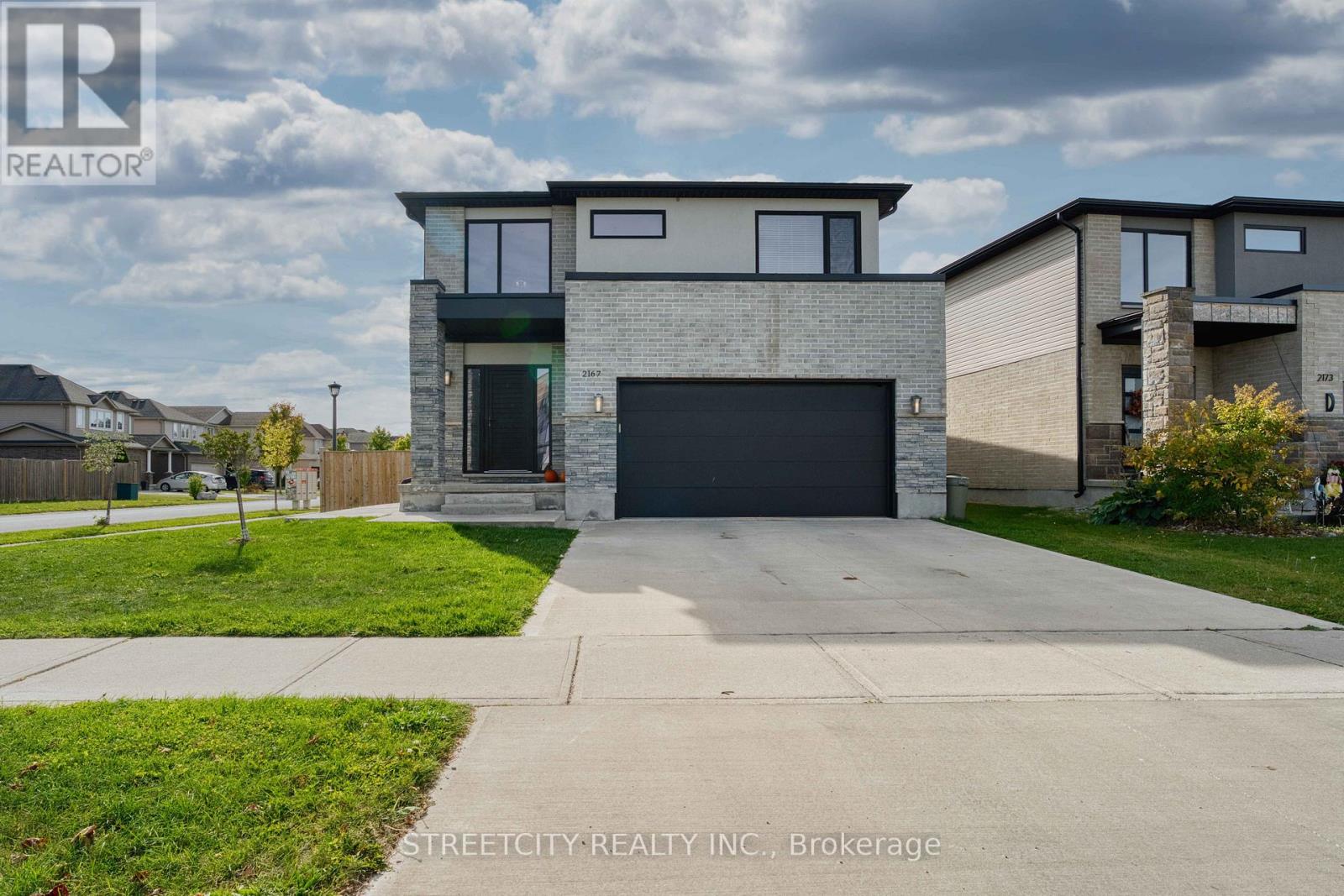 2167 WATEROAK DRIVE, London North (North S)