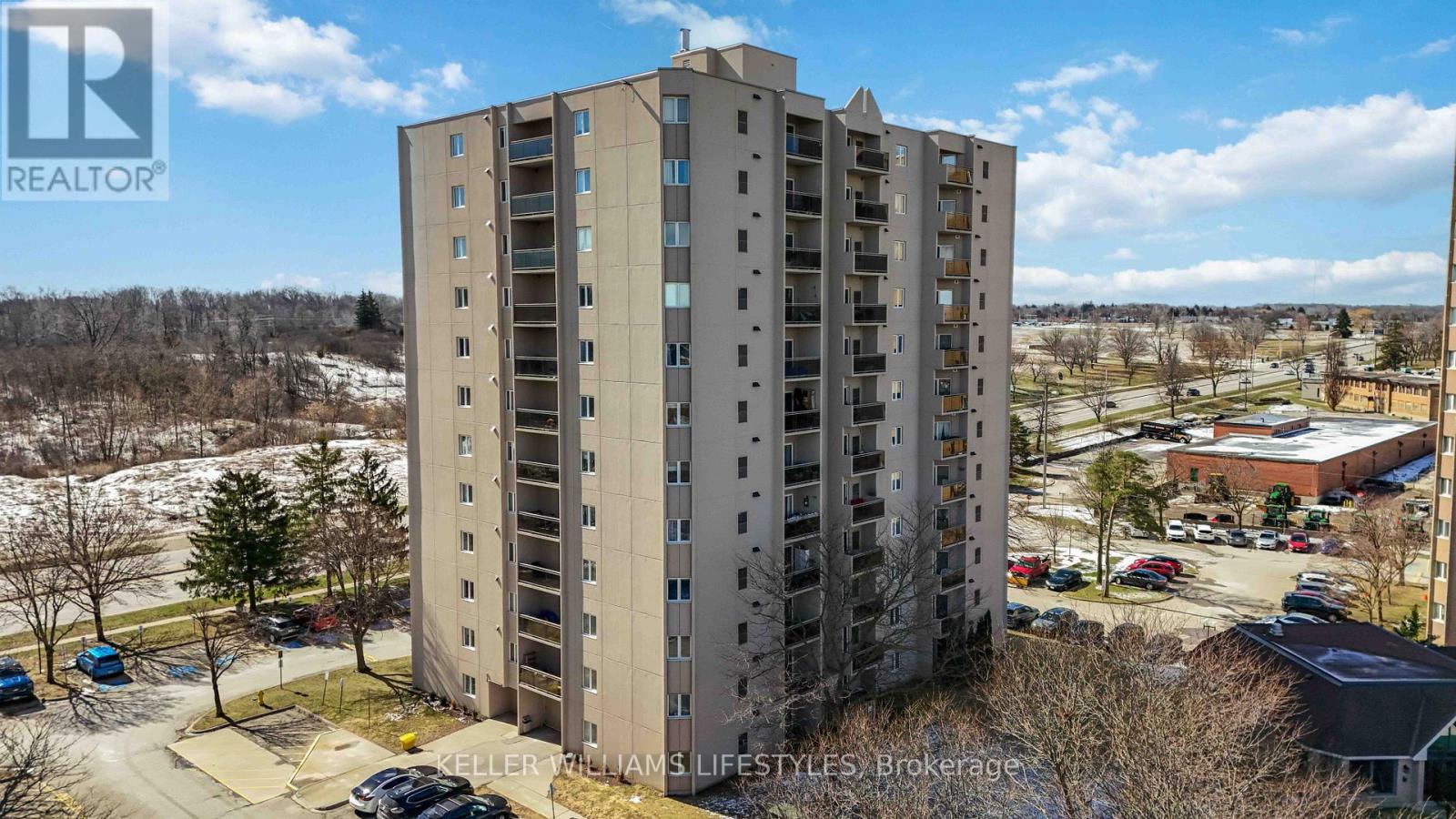 904 - 858 COMMISSIONERS ROAD E, London South (South H)