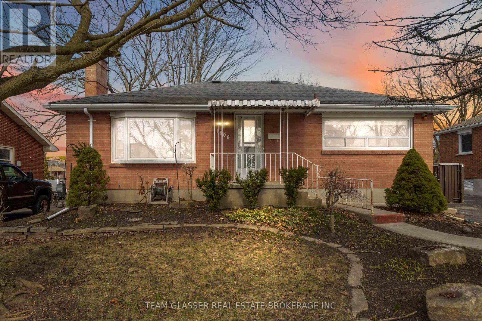 1806 PARK AVENUE, London East (East H)