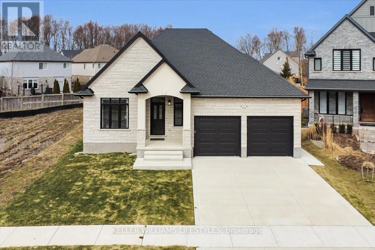 956 EAGLETRACE DRIVE, London North (North S)