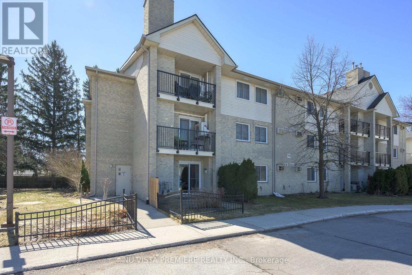 119 - 725 DEVERON CRESCENT, London South (South T)