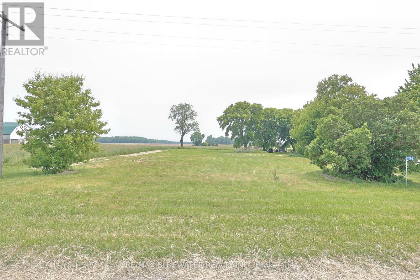 2095 MOUNT CARMEL DRIVE, North Middlesex