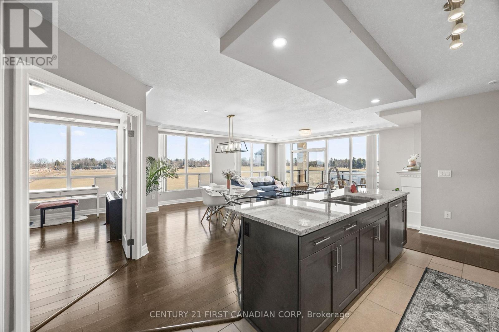 605 - 240 VILLAGEWALK BOULEVARD, London North (North R)