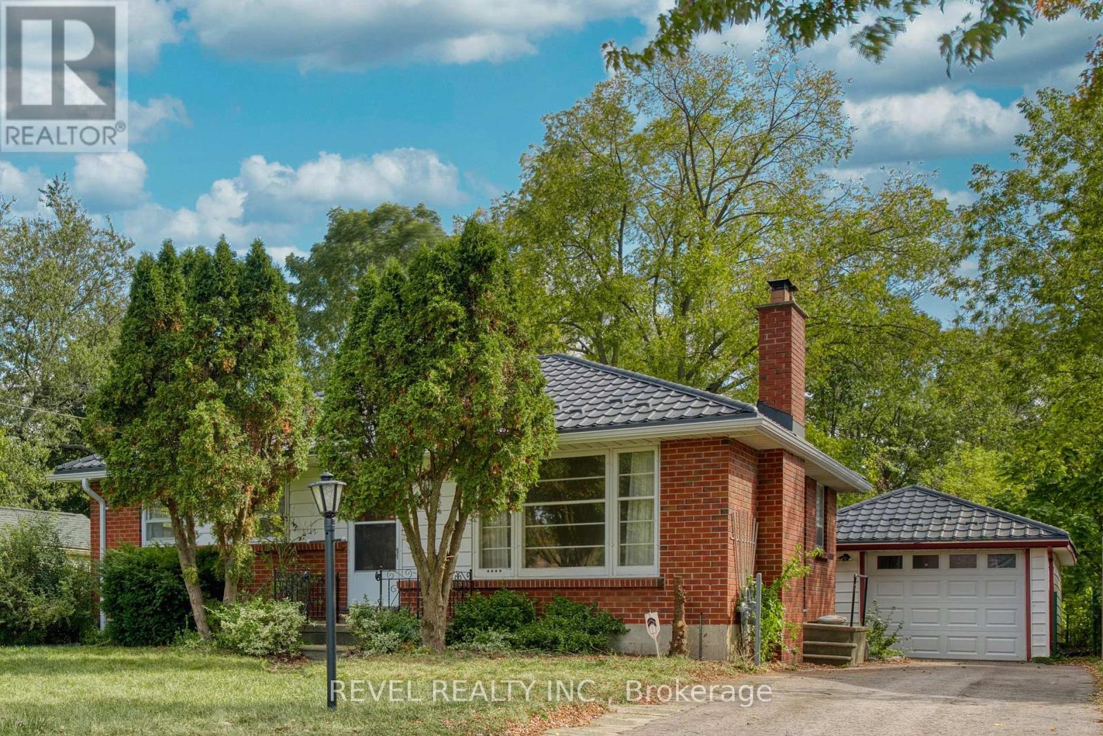 143 OAKSIDE STREET, London East (East C)