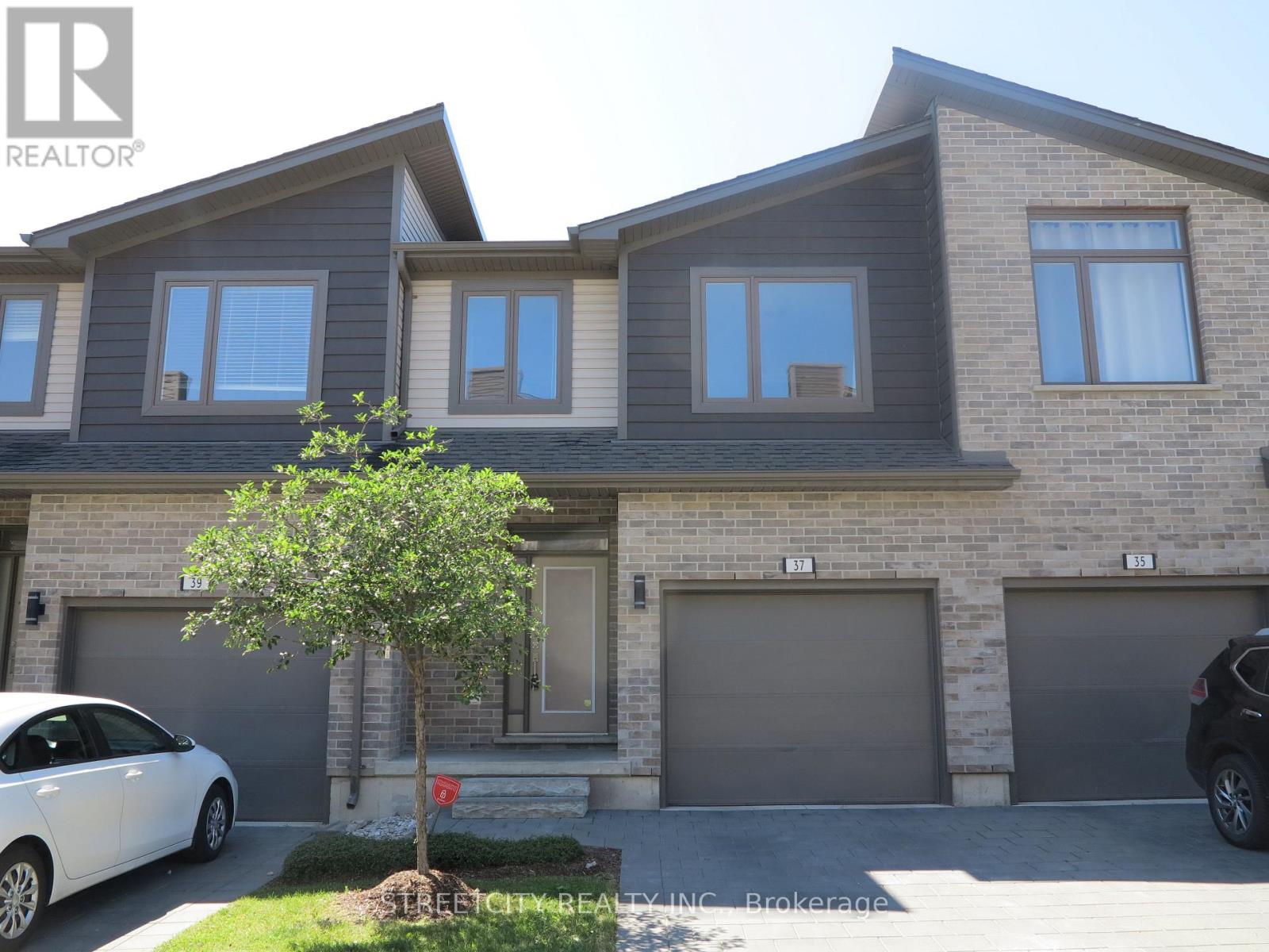 37 - 1960 DALMAGARRY ROAD, London North (North E)