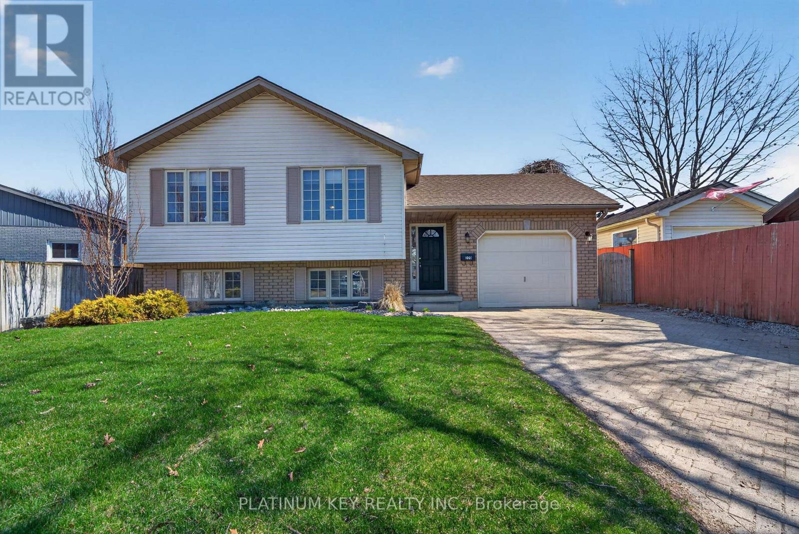 229 SOUTHFIELD DRIVE, Strathroy-Caradoc (SW)