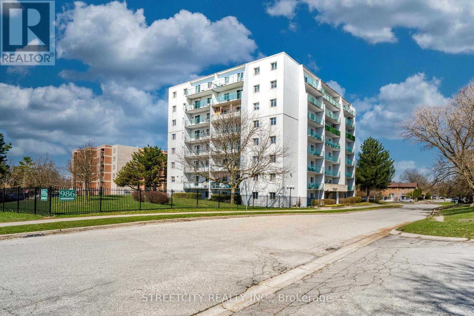 401 - 986 HURON STREET, London East (East A)