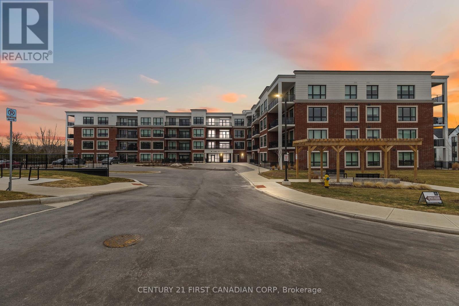 105 - 1975 FOUNTAIN GRASS DRIVE, London South (South B)