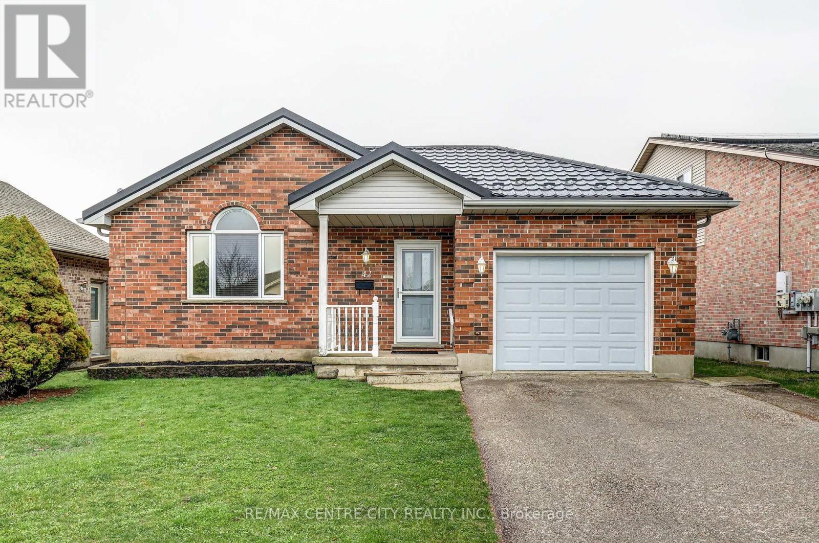 42 OLDEWOOD CRESCENT, St. Thomas