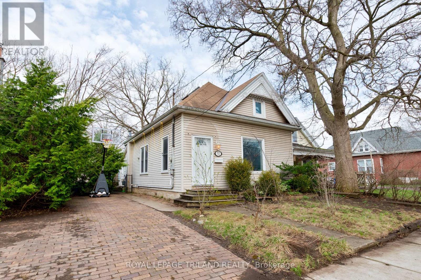 32 ST ANDREW STREET, London North (North N)