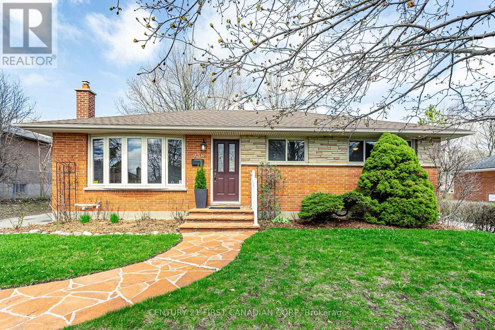 256 SOUTHCREST DRIVE, London South (South D)