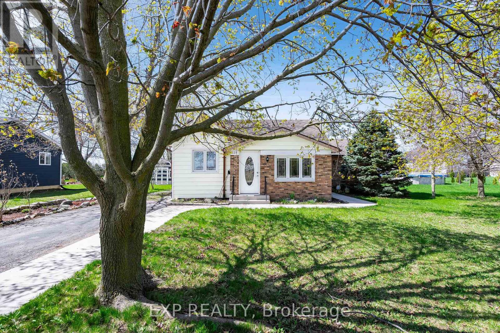 229 ERIE ST. STREET S, Chatham-Kent (Merlin)