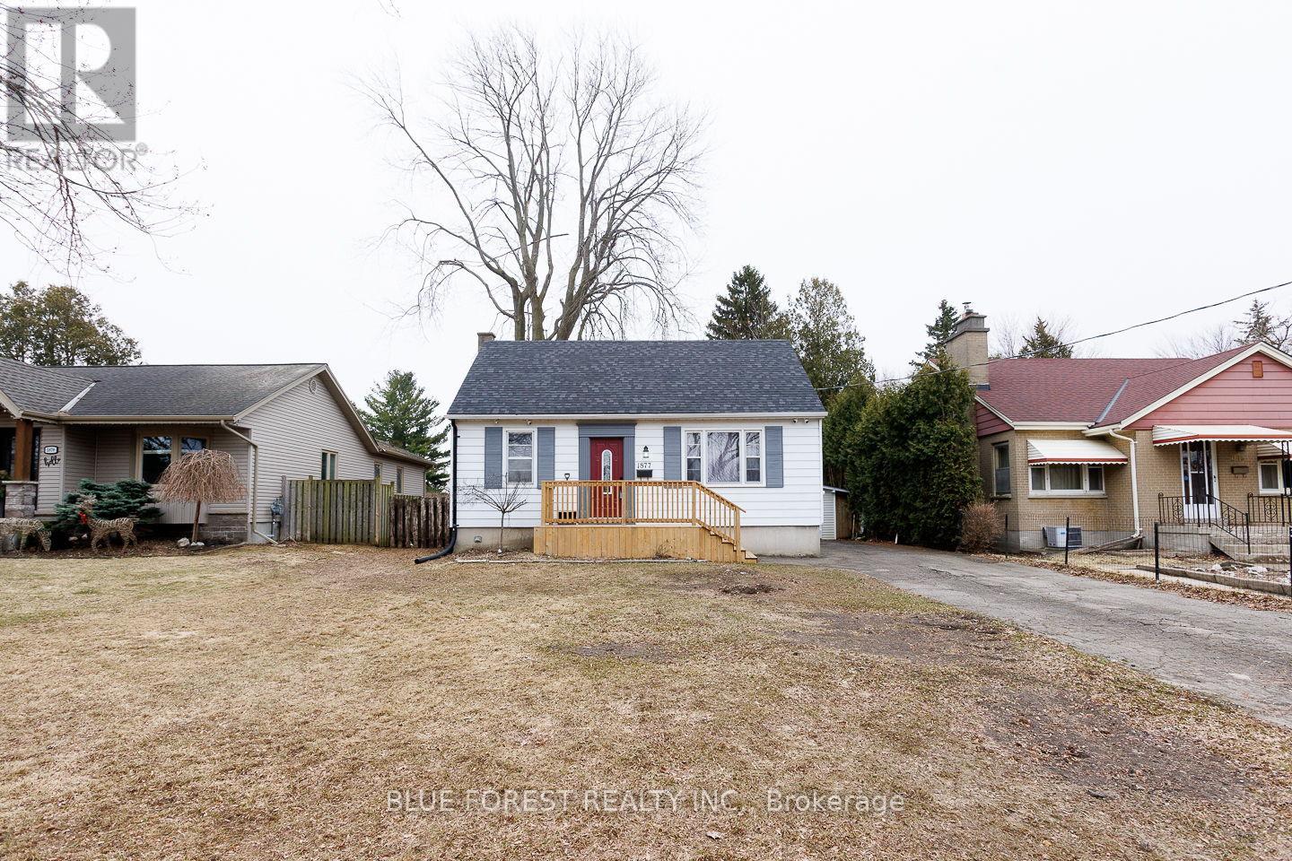 1877 ROYAL CRESCENT, London East (East H)