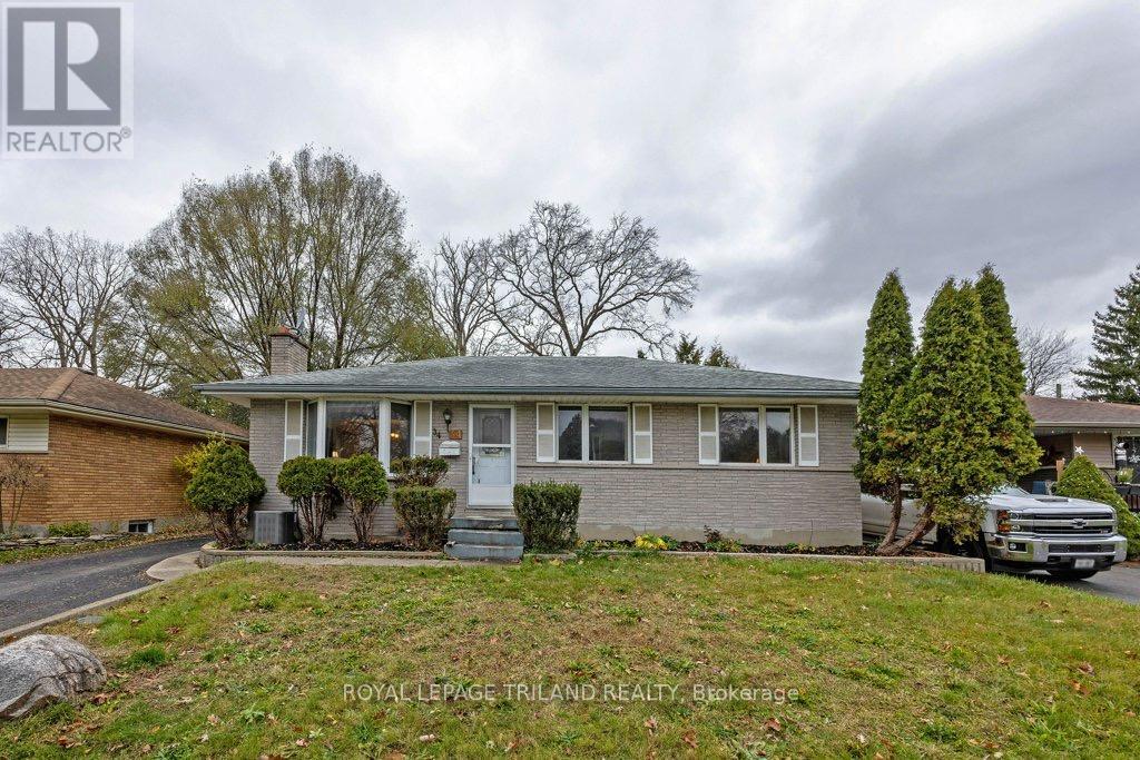 34 STRATHCONA DRIVE, London