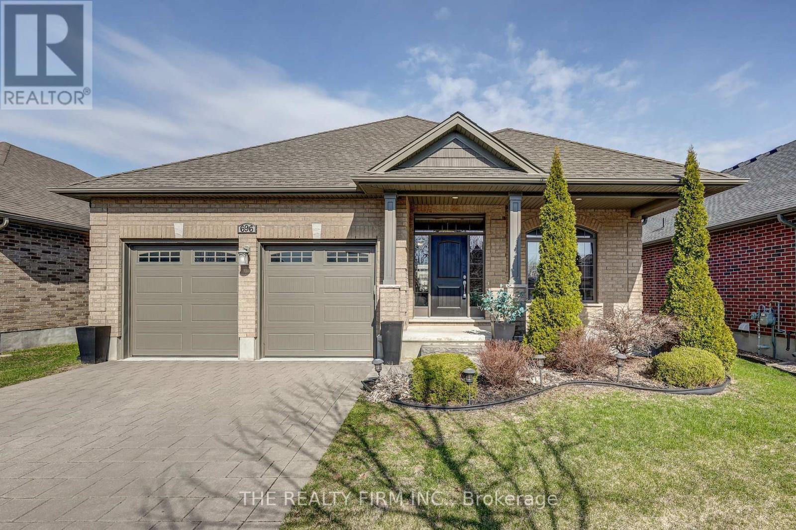696 BENNETT CRESCENT, Strathroy-Caradoc