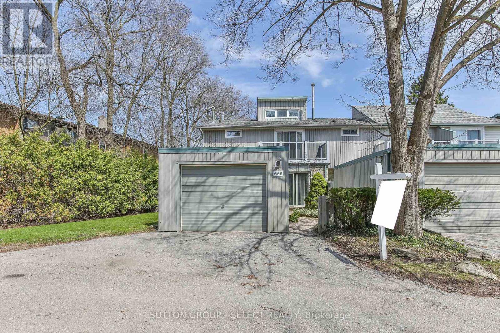 669 WOODCREST BOULEVARD, London