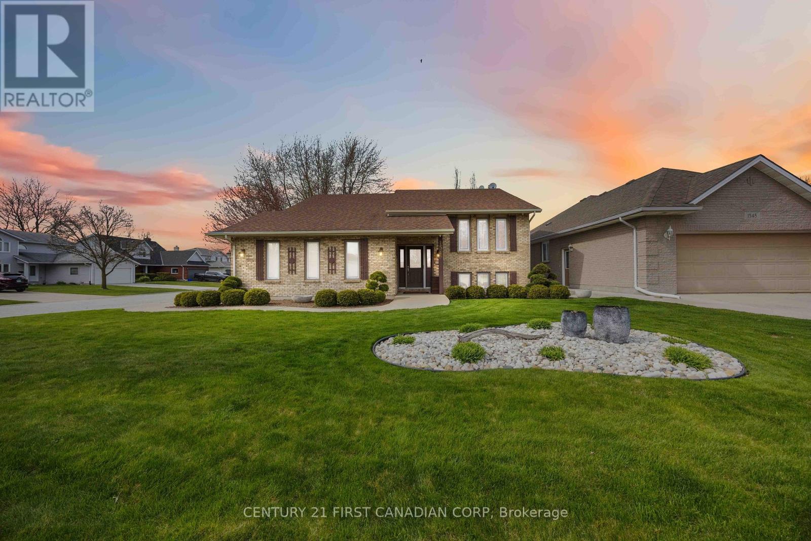 1542 HENLEY CRESCENT, Sarnia