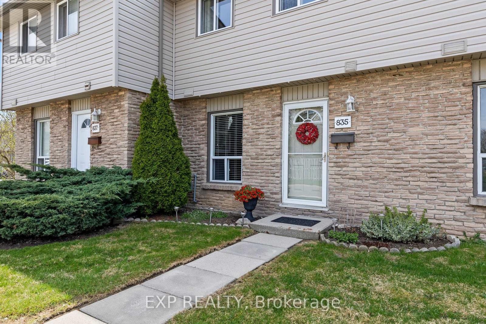 23 - 835 SOUTHDALE ROAD E, London South (South Y)