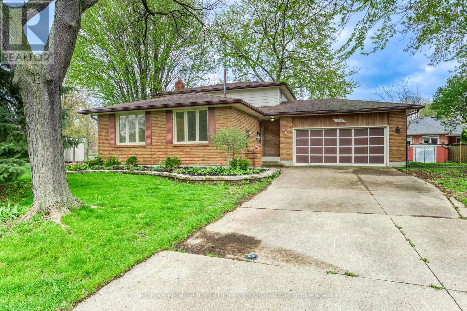 38 COPPERFIELD COURT, Sarnia