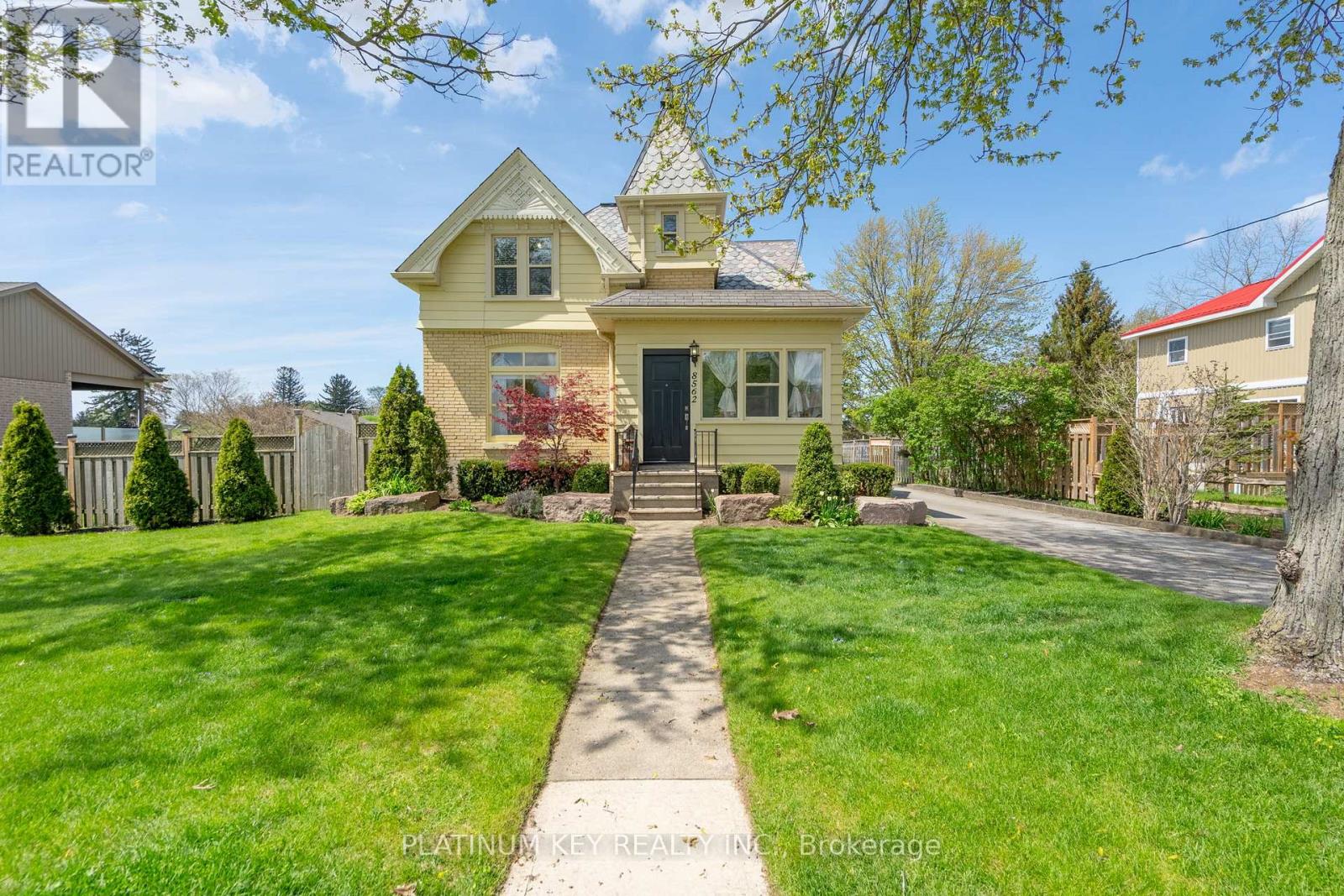 8562 GLENDON DRIVE, Strathroy-Caradoc (Mount Brydges)