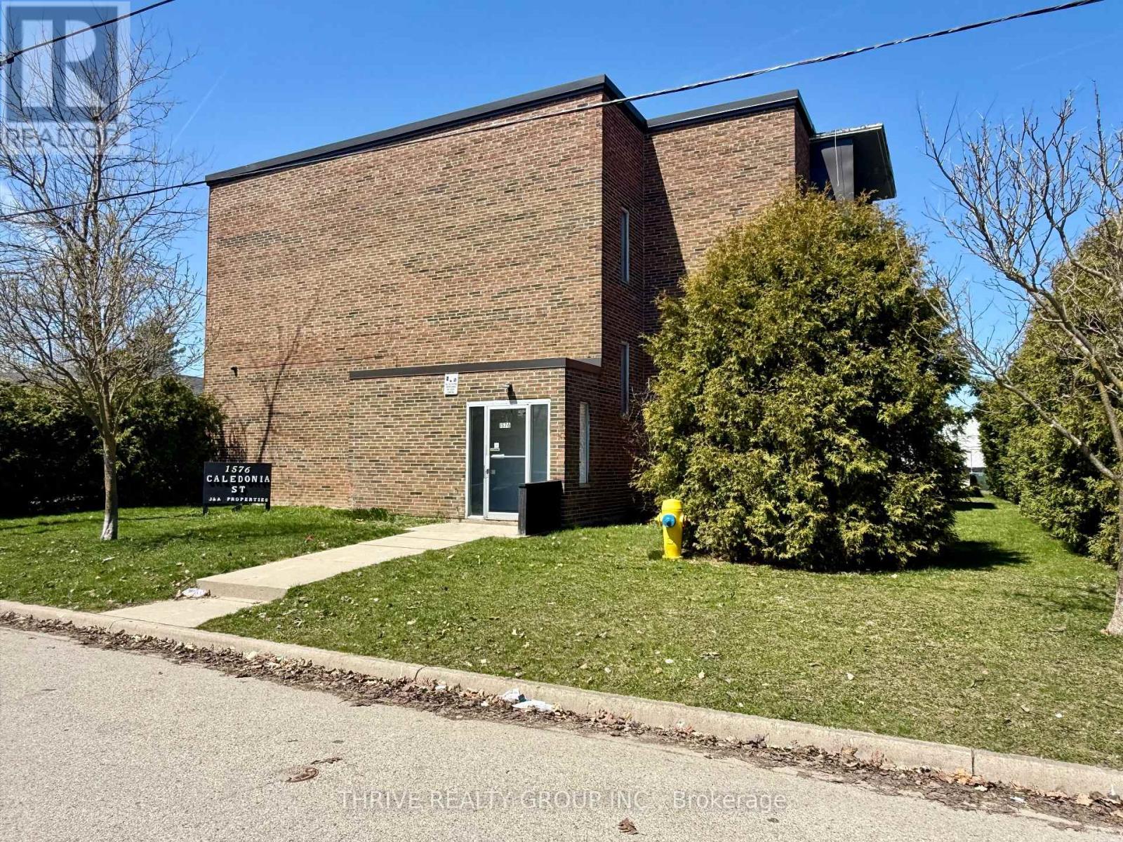1576 CALEDONIA STREET, London East (East H)