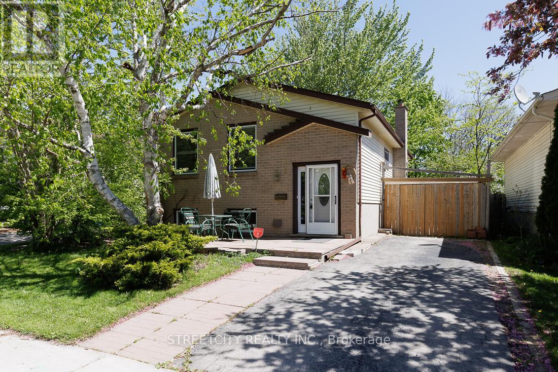 112 ARDSLEY CRESCENT, London North (North I)