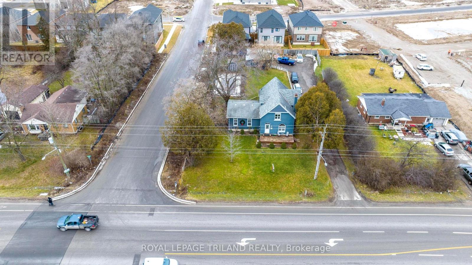 3077 WHITE OAK ROAD, London South (South W)