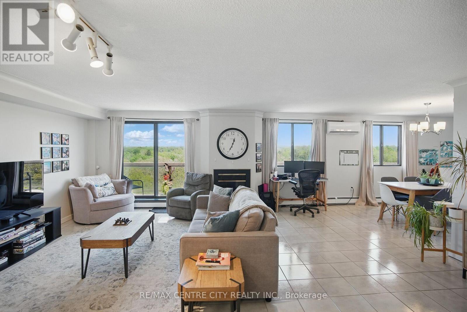 703 - 1255 COMMISSIONERS ROAD W, London South (South B)
