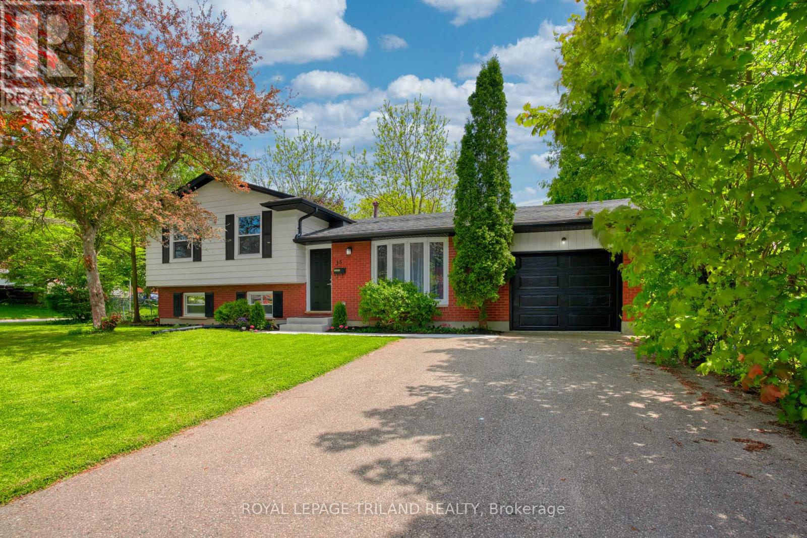 35 ROLLSCOURT GARDENS, London North (North K)