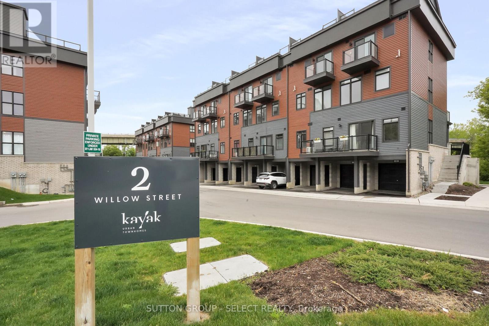 7 - 2 WILLOW ST N STREET, Brant (Paris)
