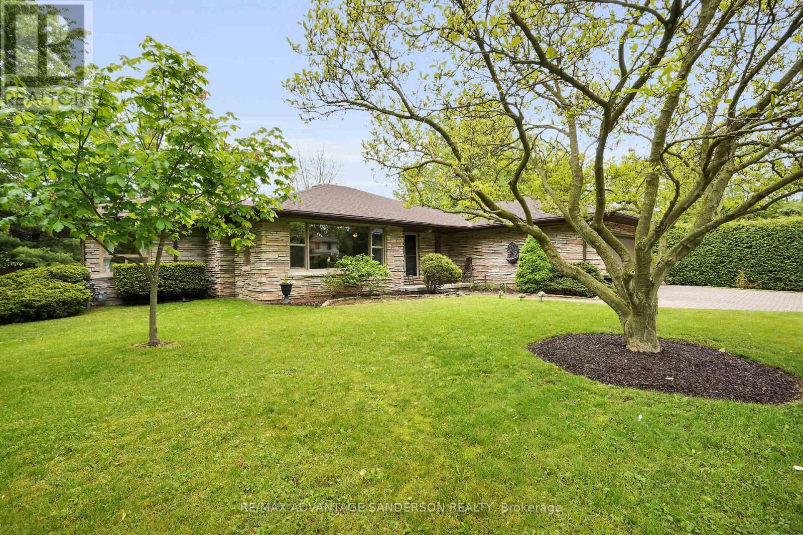 8 CURRIE COURT, Middlesex Centre (Poplar Hill)