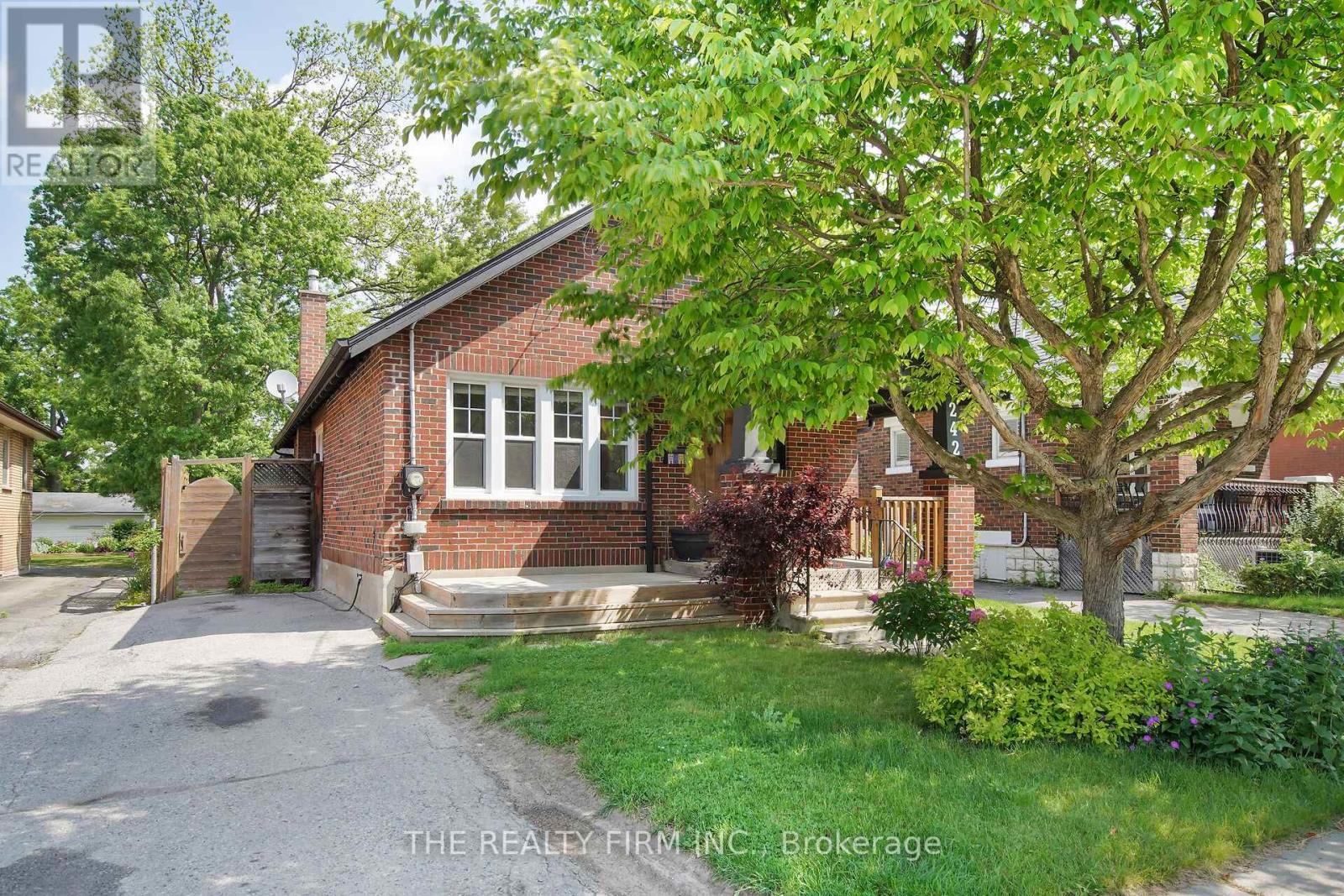 242 EMERY STREET E, London South (South F)