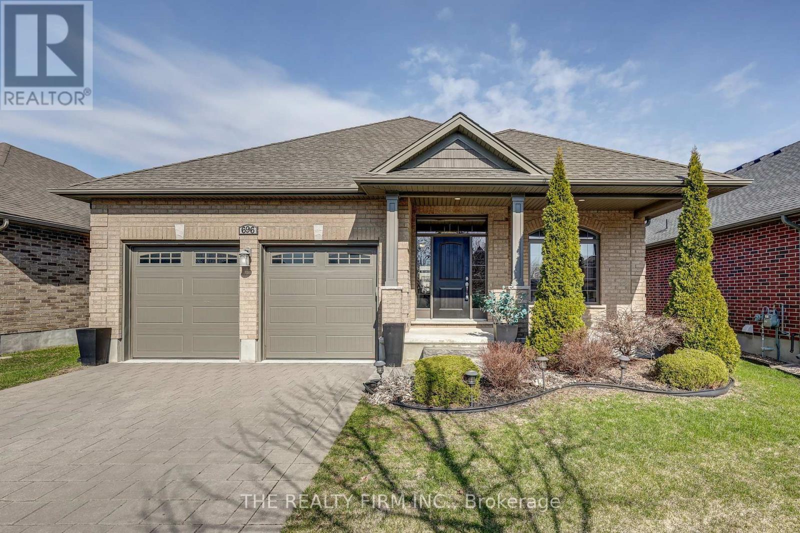 696 BENNETT CRESCENT, Strathroy-Caradoc (Mount Brydges)