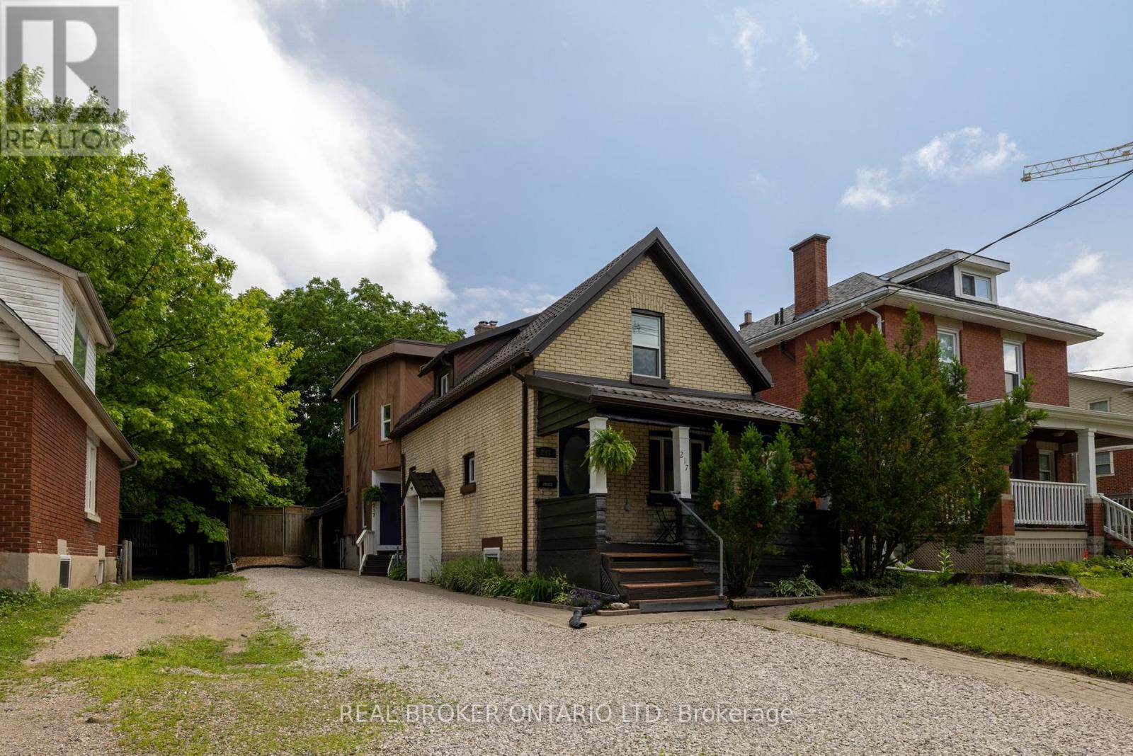217 EPWORTH AVENUE, London East (East B)