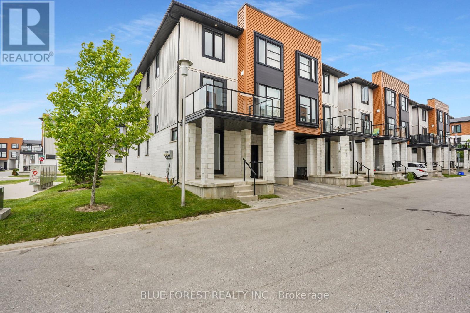 956 - 956 GEORGETOWN DRIVE, London North (North M)