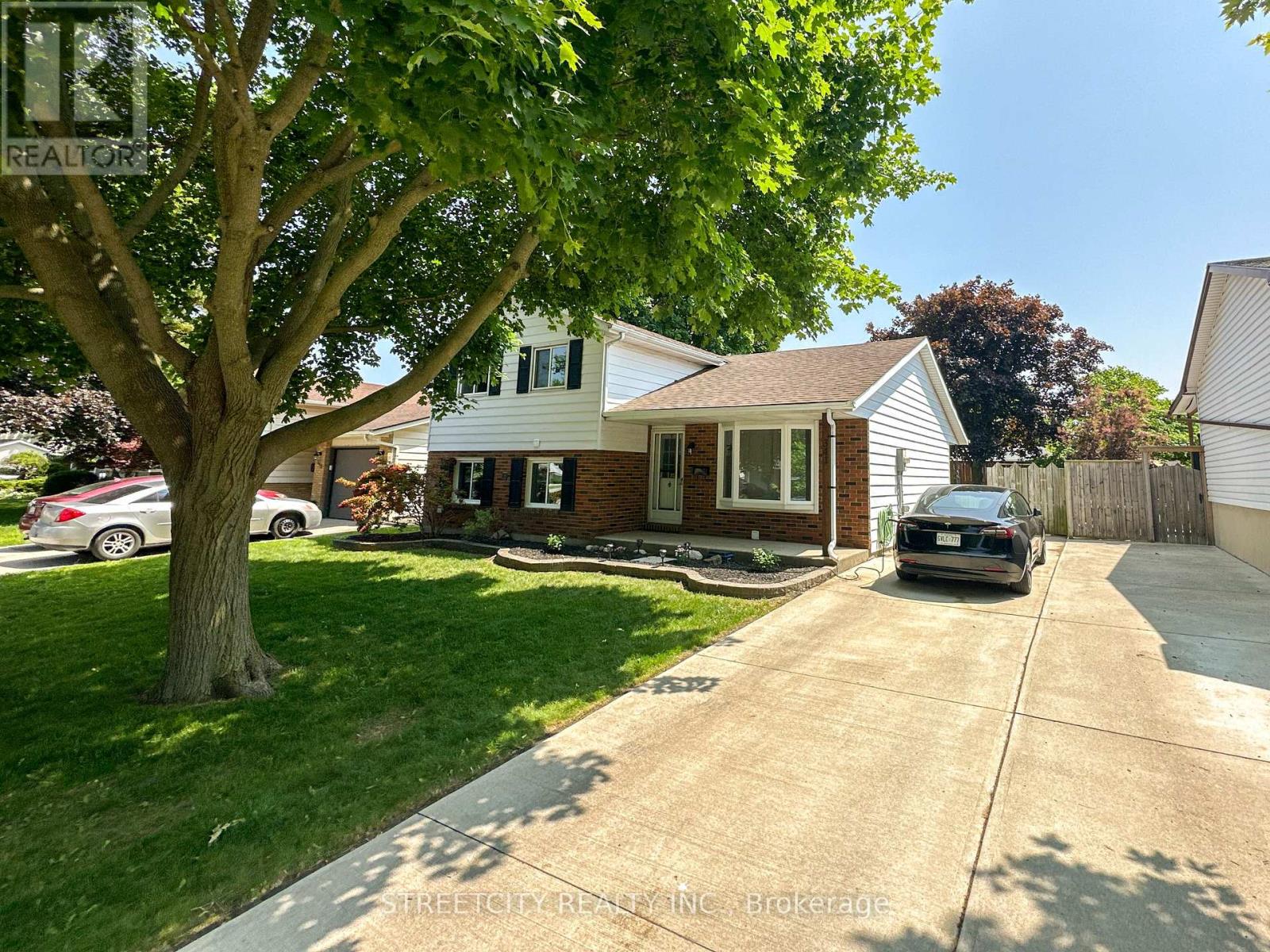 341 BRADFORD DRIVE, Sarnia