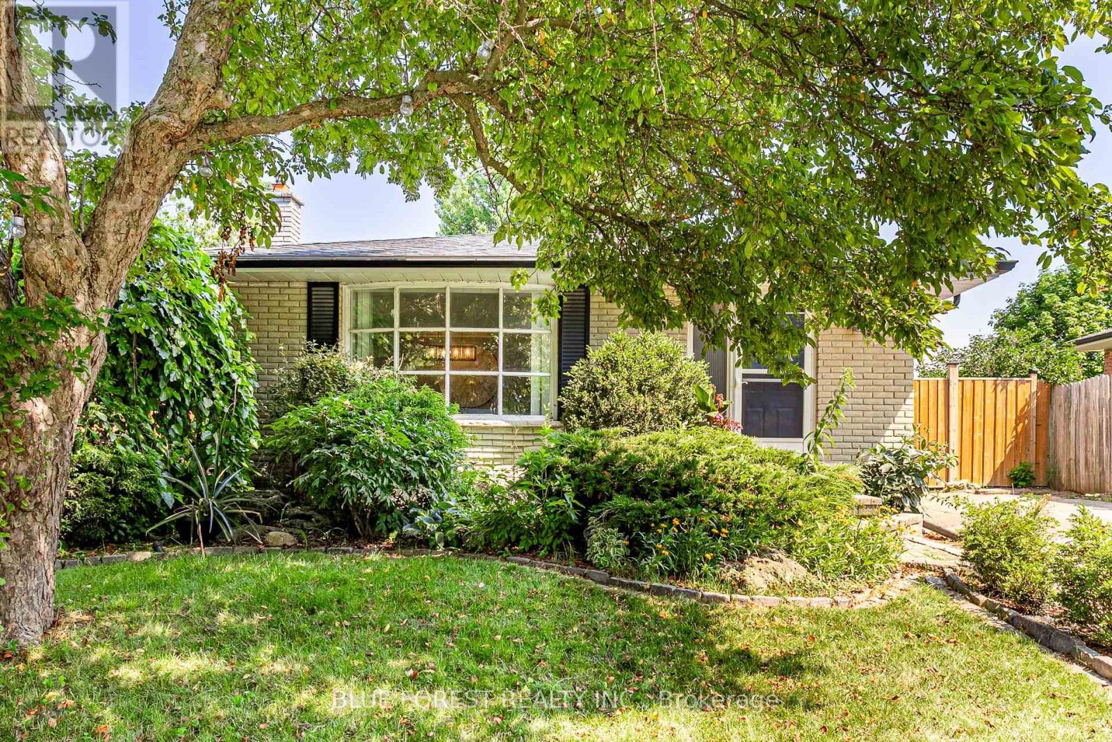 2 SURREY CRESCENT, London South (South Y)