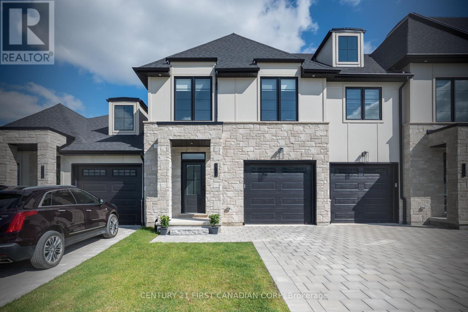 6713 HAYWARD DRIVE, London South (South V)