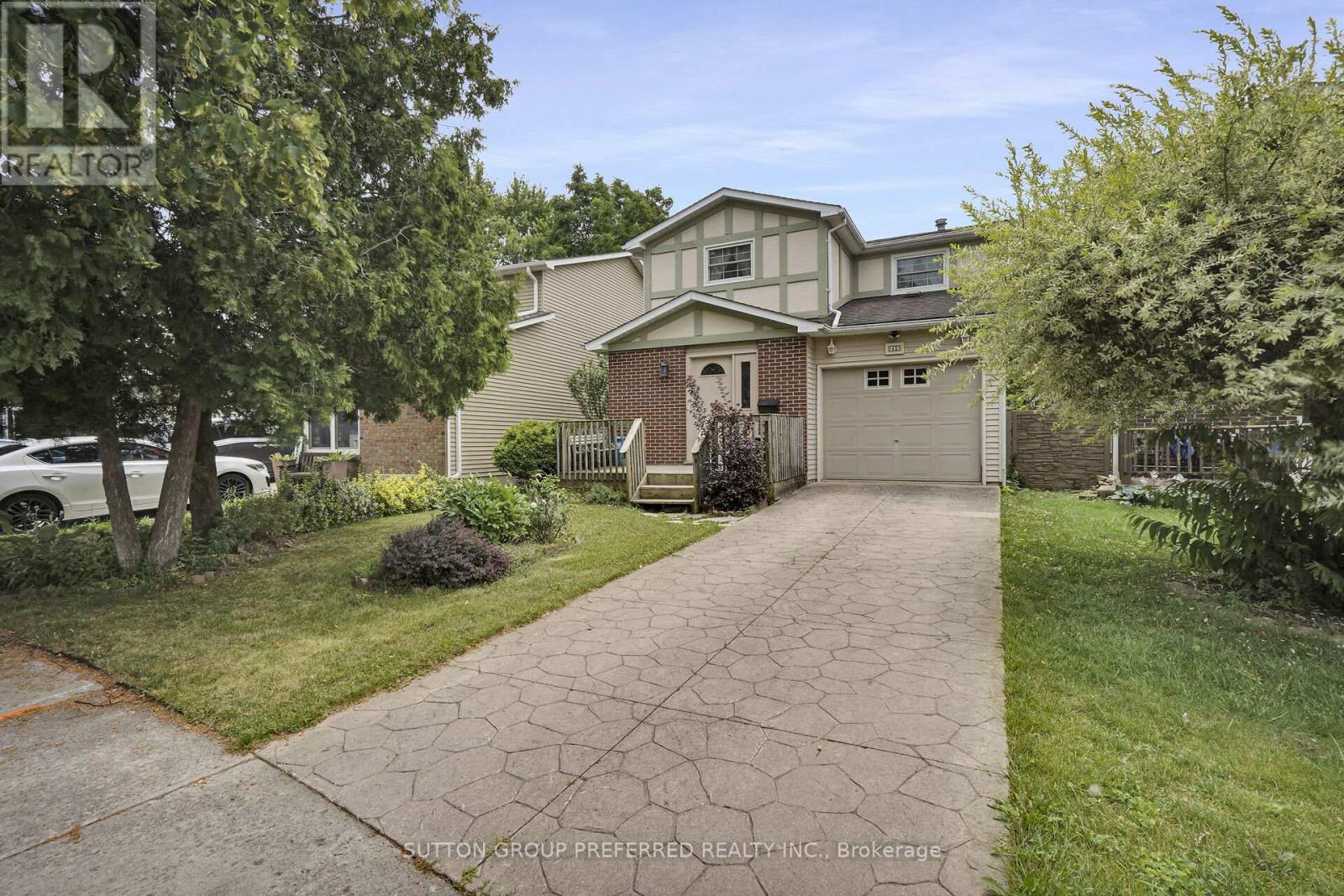 42 OLYMPIC CRESCENT, London North (North I)