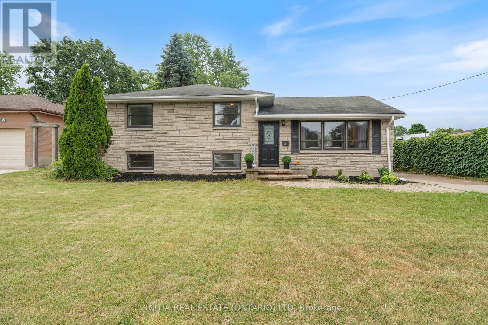 711 CATHCART BOULEVARD, Sarnia