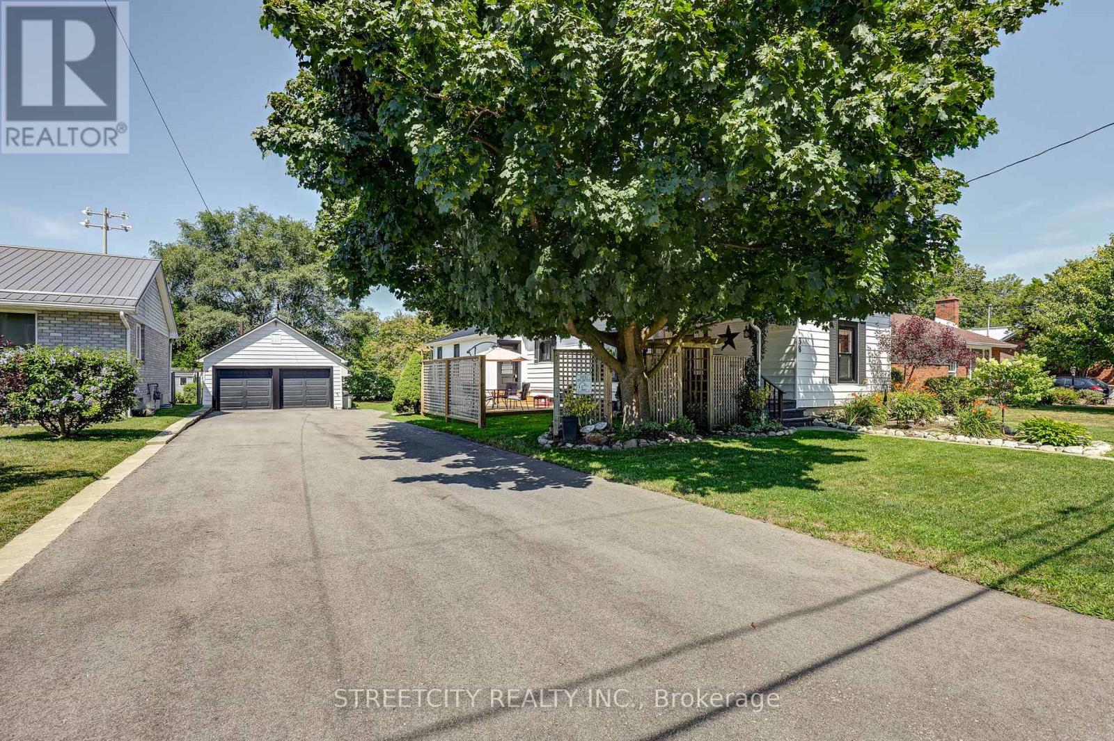 38 ST. ANDREW STREET, Aylmer