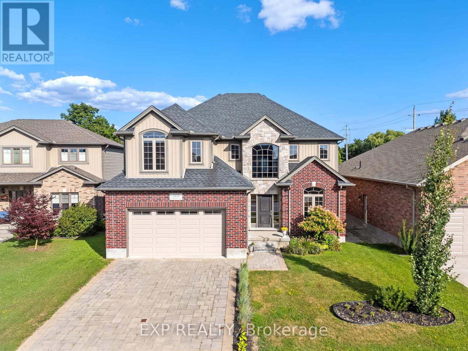 203 CAMPANALE WAY, Lucan Biddulph (Lucan)