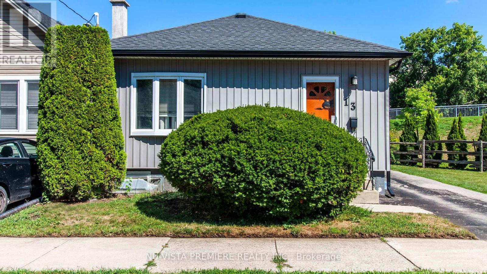 13 EMPRESS AVENUE, London North (North N)