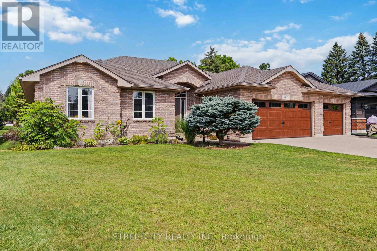 727 NORMAN STREET, Plympton-Wyoming (Plympton Wyoming)