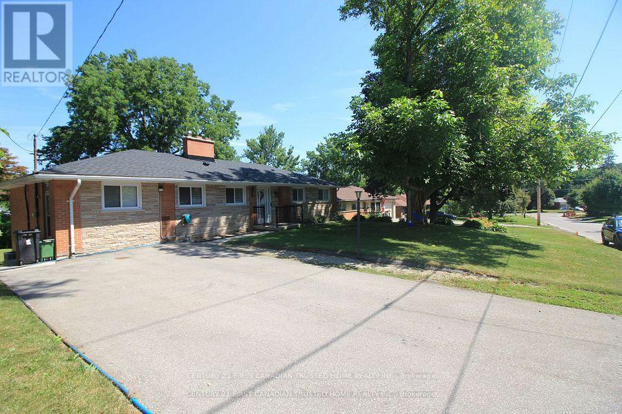 133 DEER PARK CIRCLE W, London North (North P)