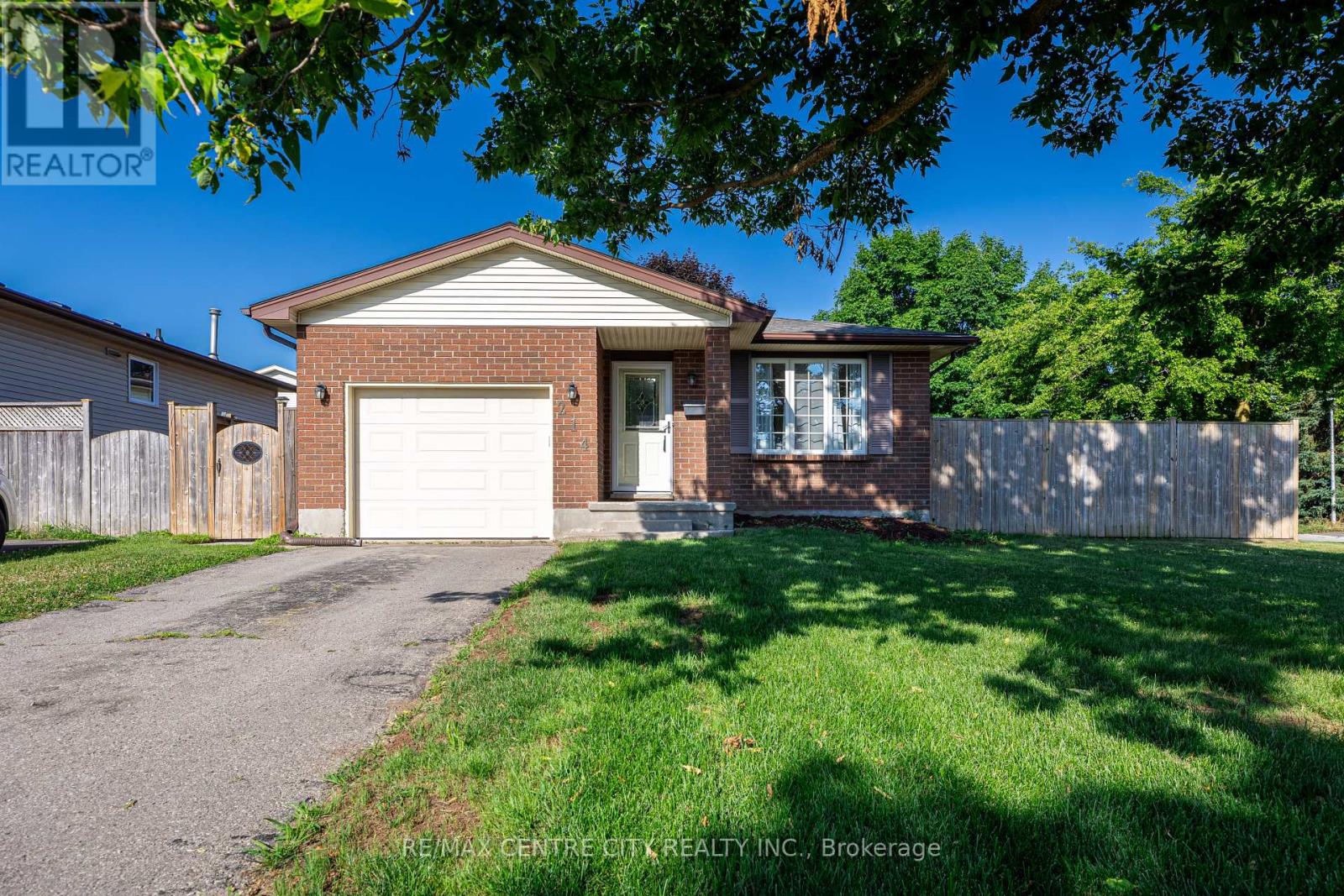 214 PORTSMOUTH CRESCENT E, London East (East I)